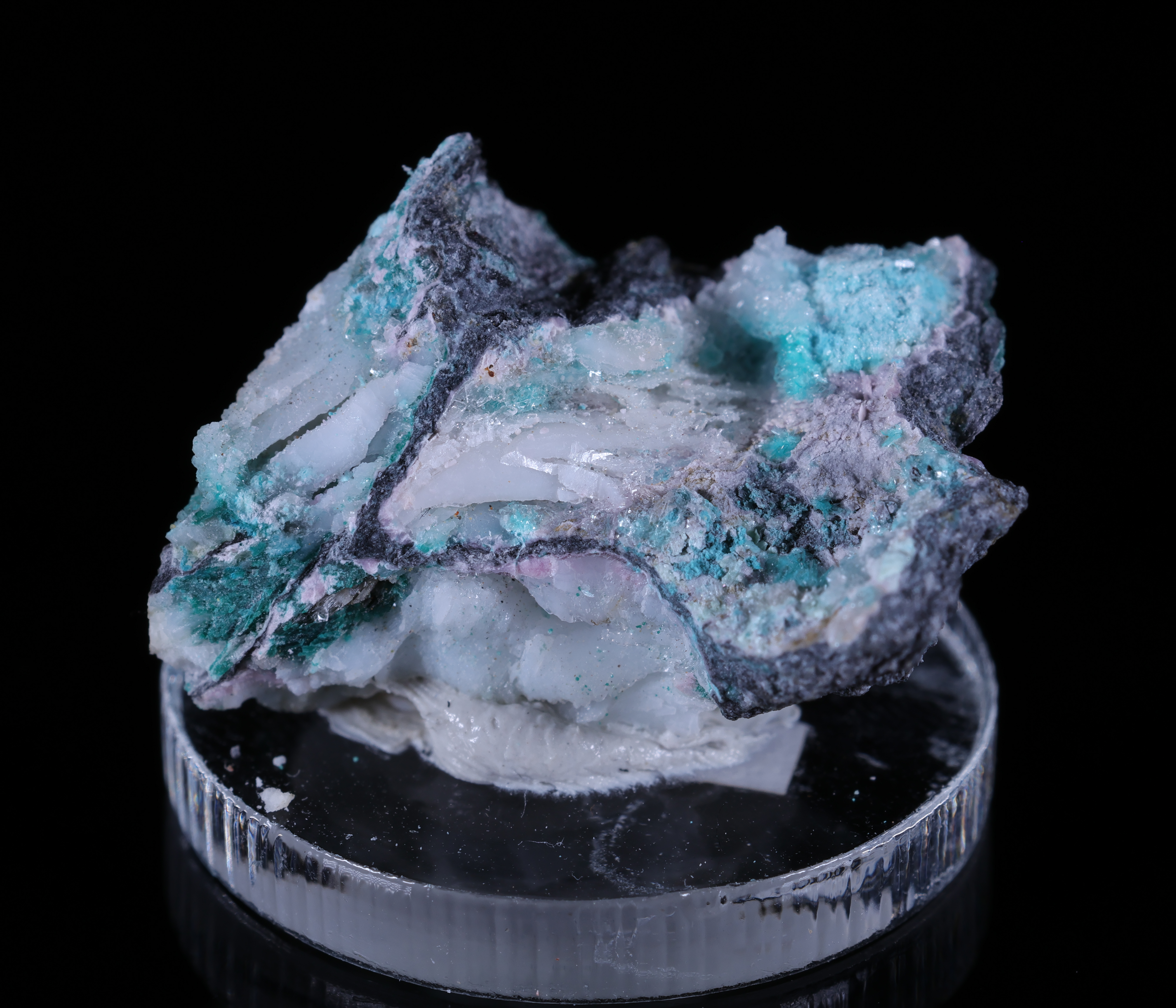 Auricalcita turquesa y azul de la mina El Feliz en España