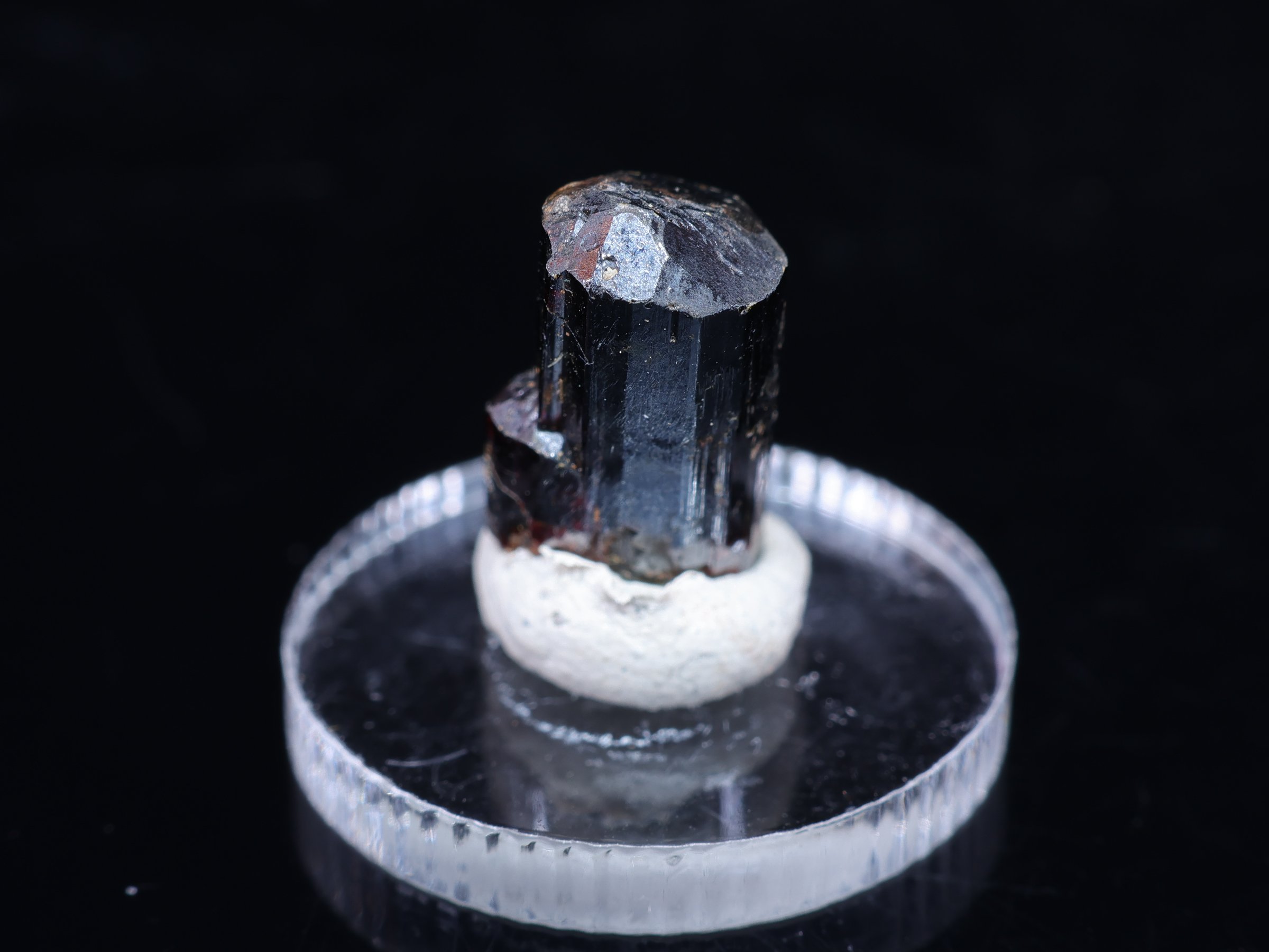 Ciemnoczerwony kryształ rutylu z Madagaskaru - 1.1 cm