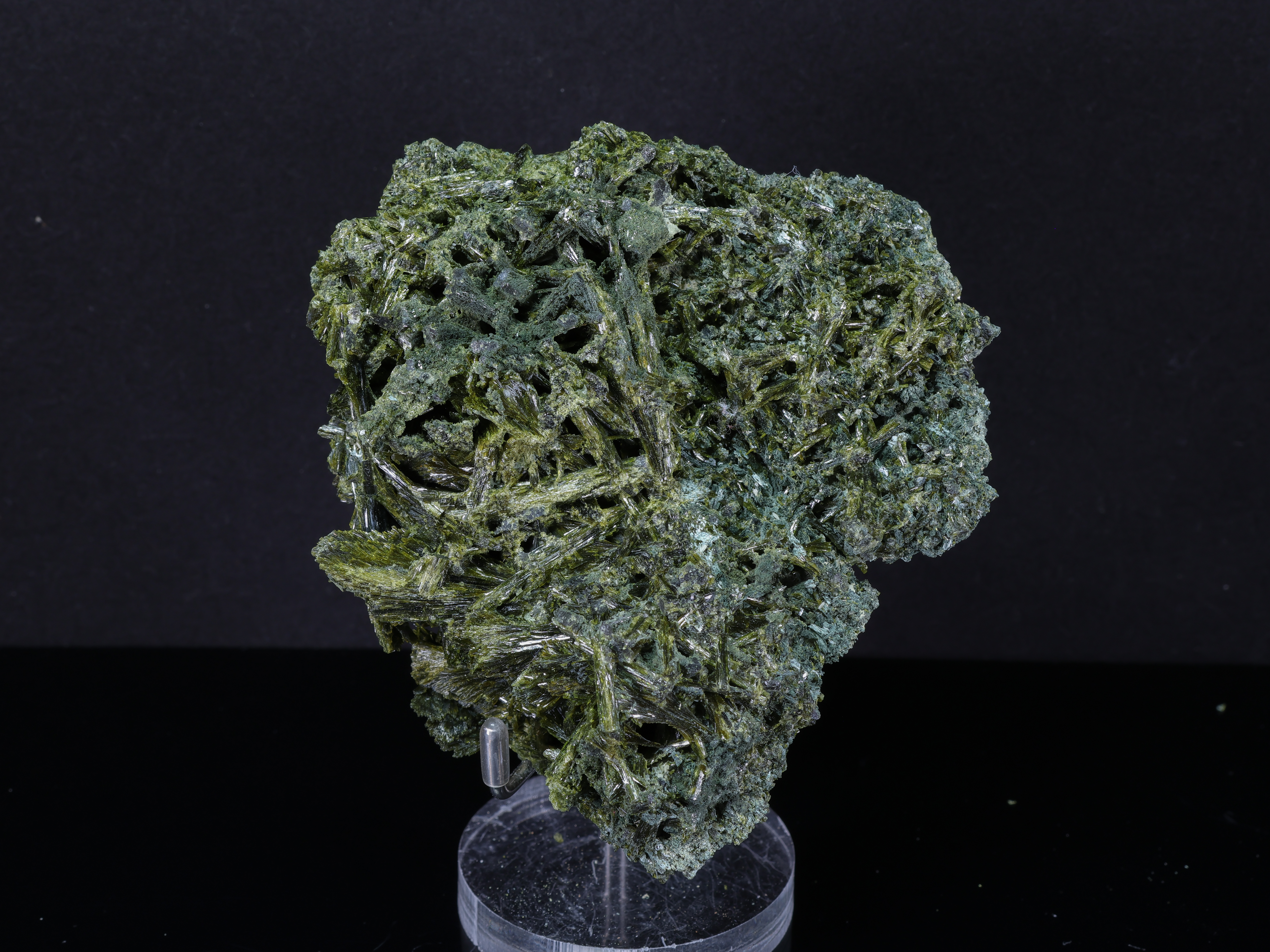 Green to Olive Epidote from Pakistan - 11.5cm