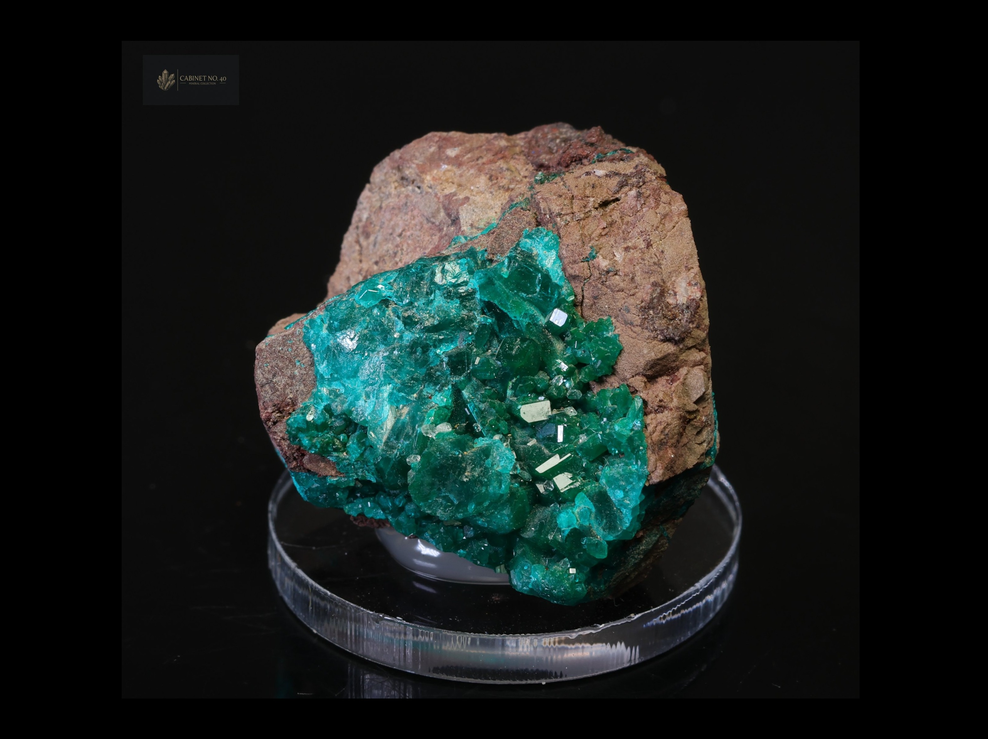 Szmaragdowo-zielony Dioptaz z N'tola Mine