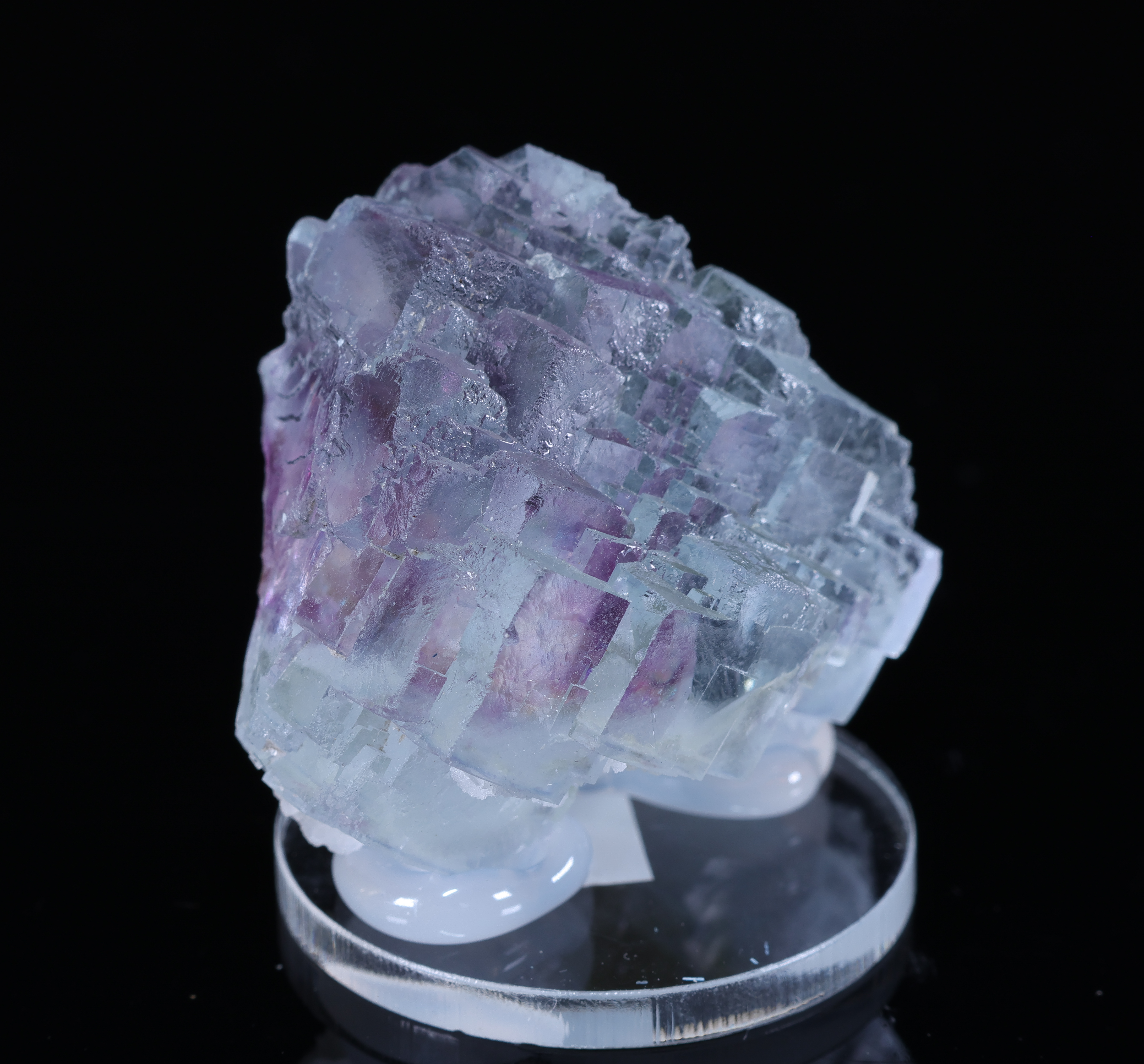 Fluorita transparente con zonas moradas de Yao Gang Xian