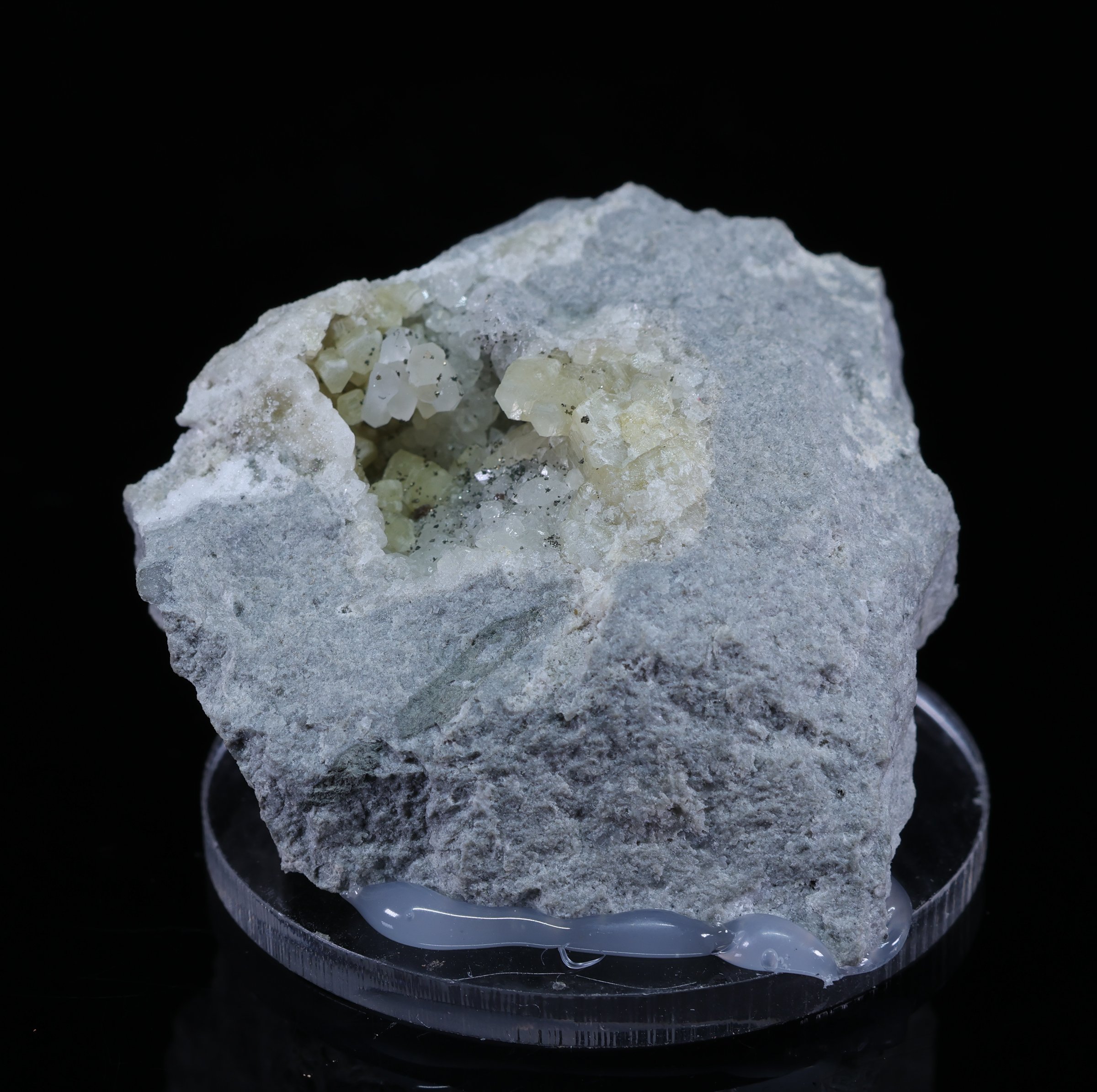 Bladożółty weloganit z Francon Quarry, Quebec