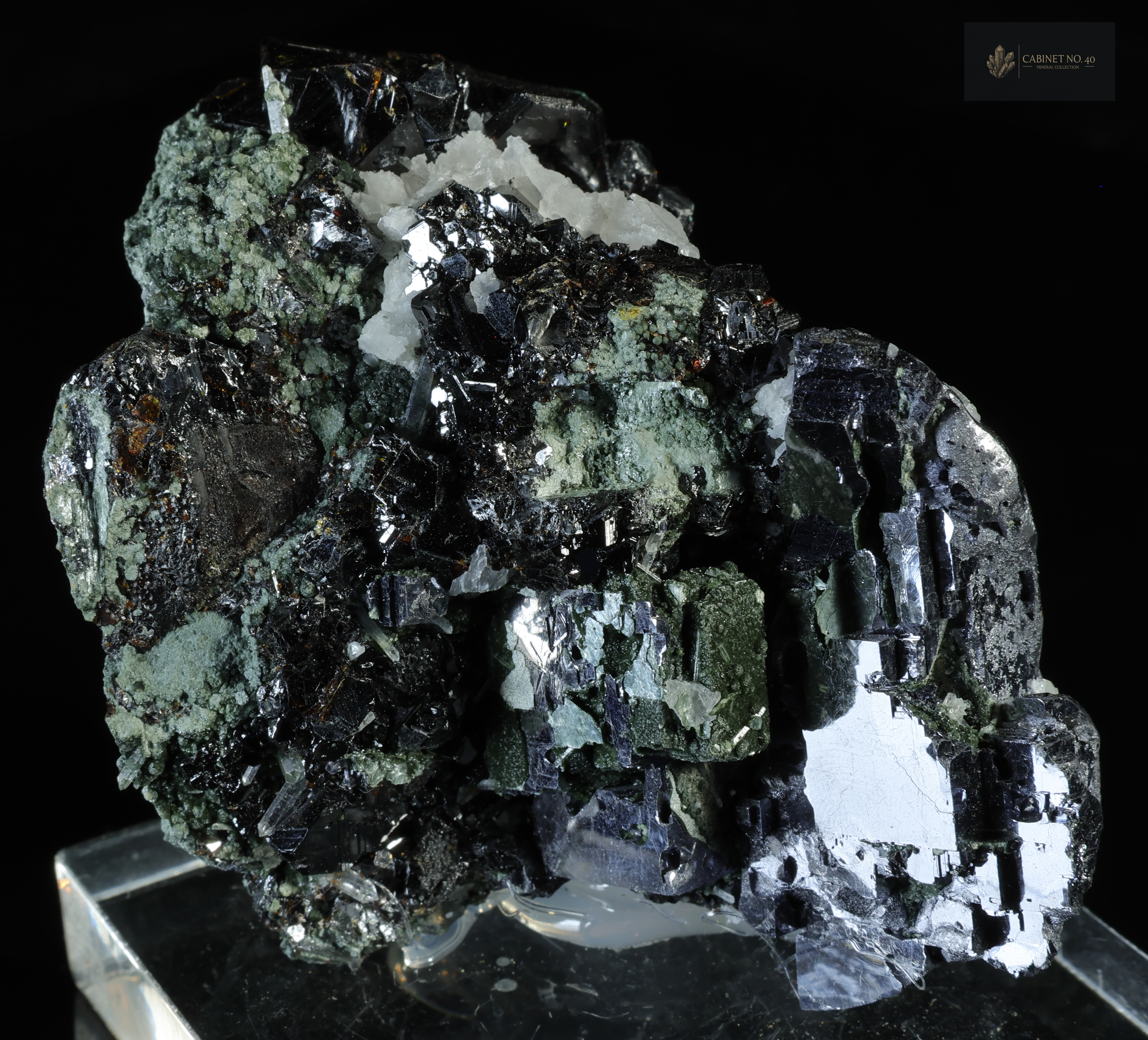Galena, Sfaleryt, Manganokalcyt. Chloryt