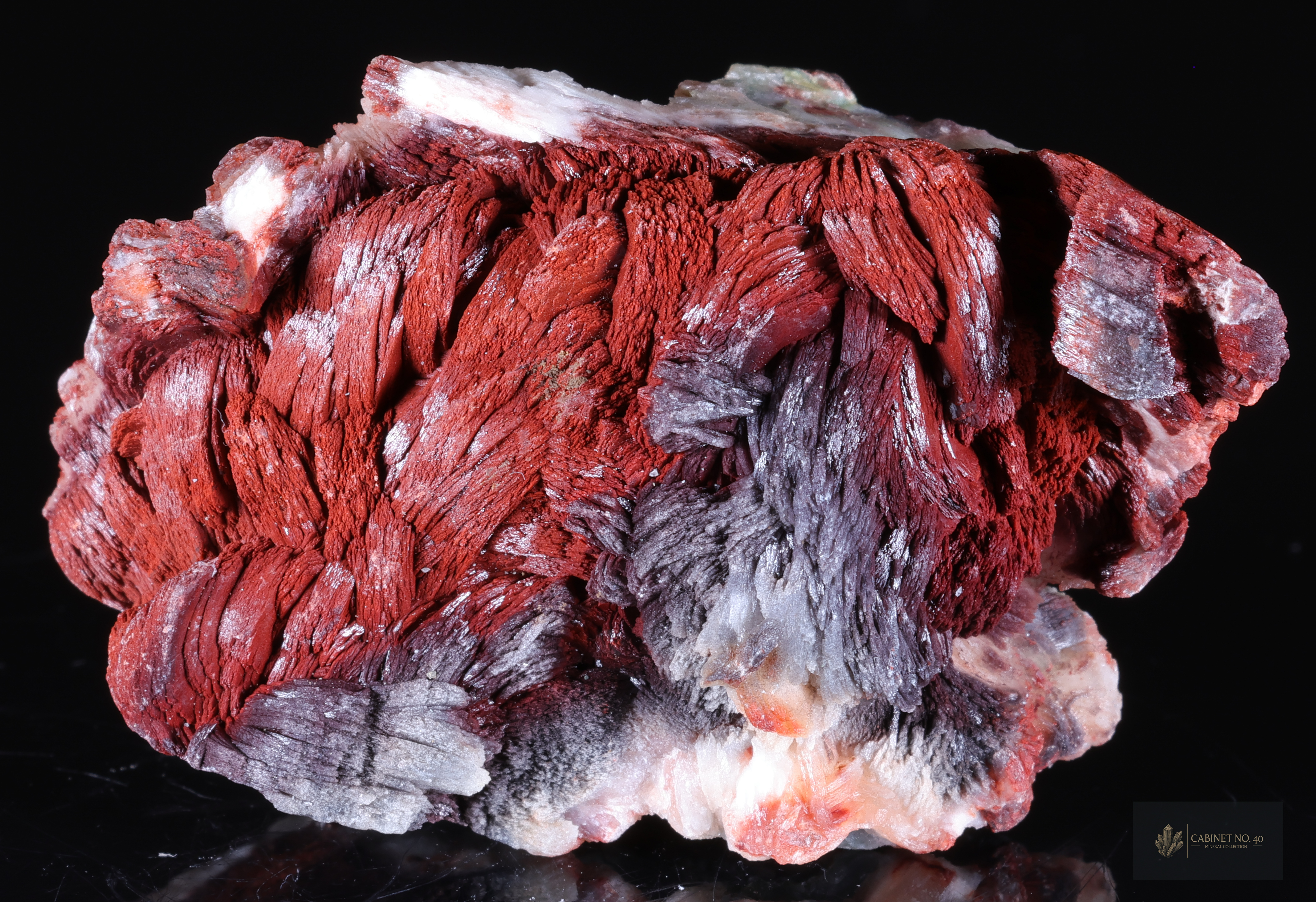 Contrasting red-black stilbite from Aurangabad, India