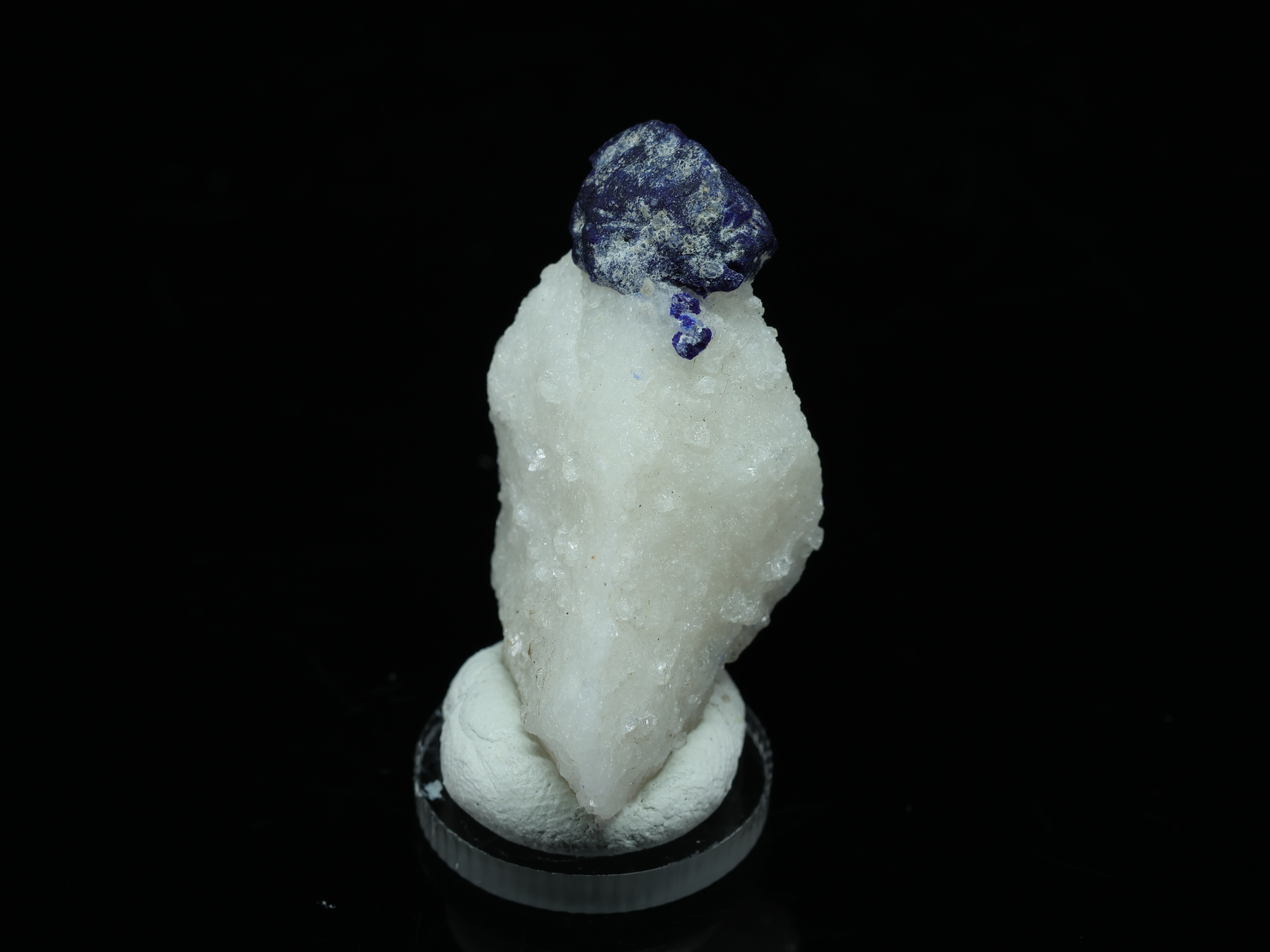 Cristal azul oscuro de lazurita de Afganistán