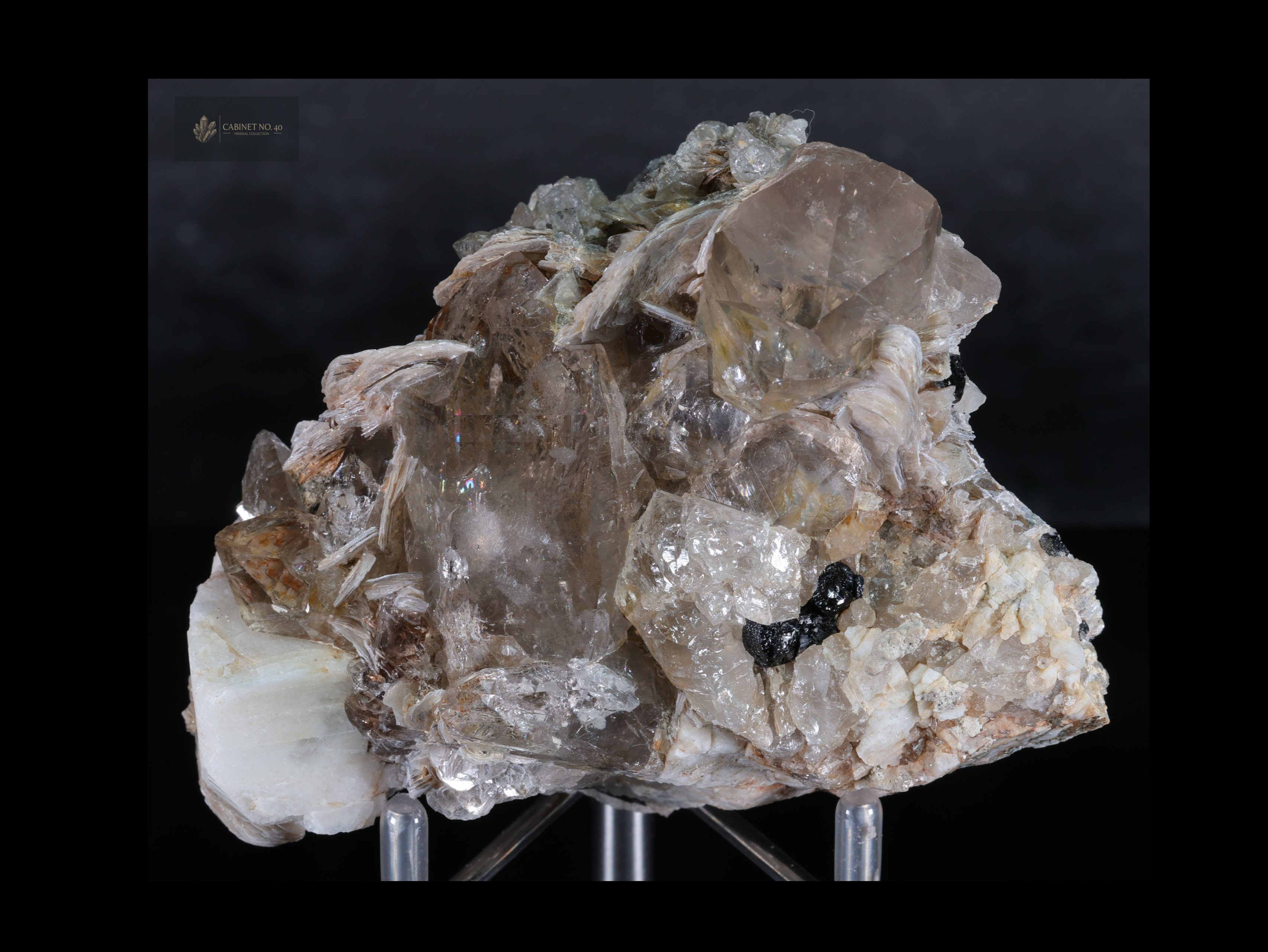 Cuarzo Ahumado con Mica, Schorl y Ortoclasa