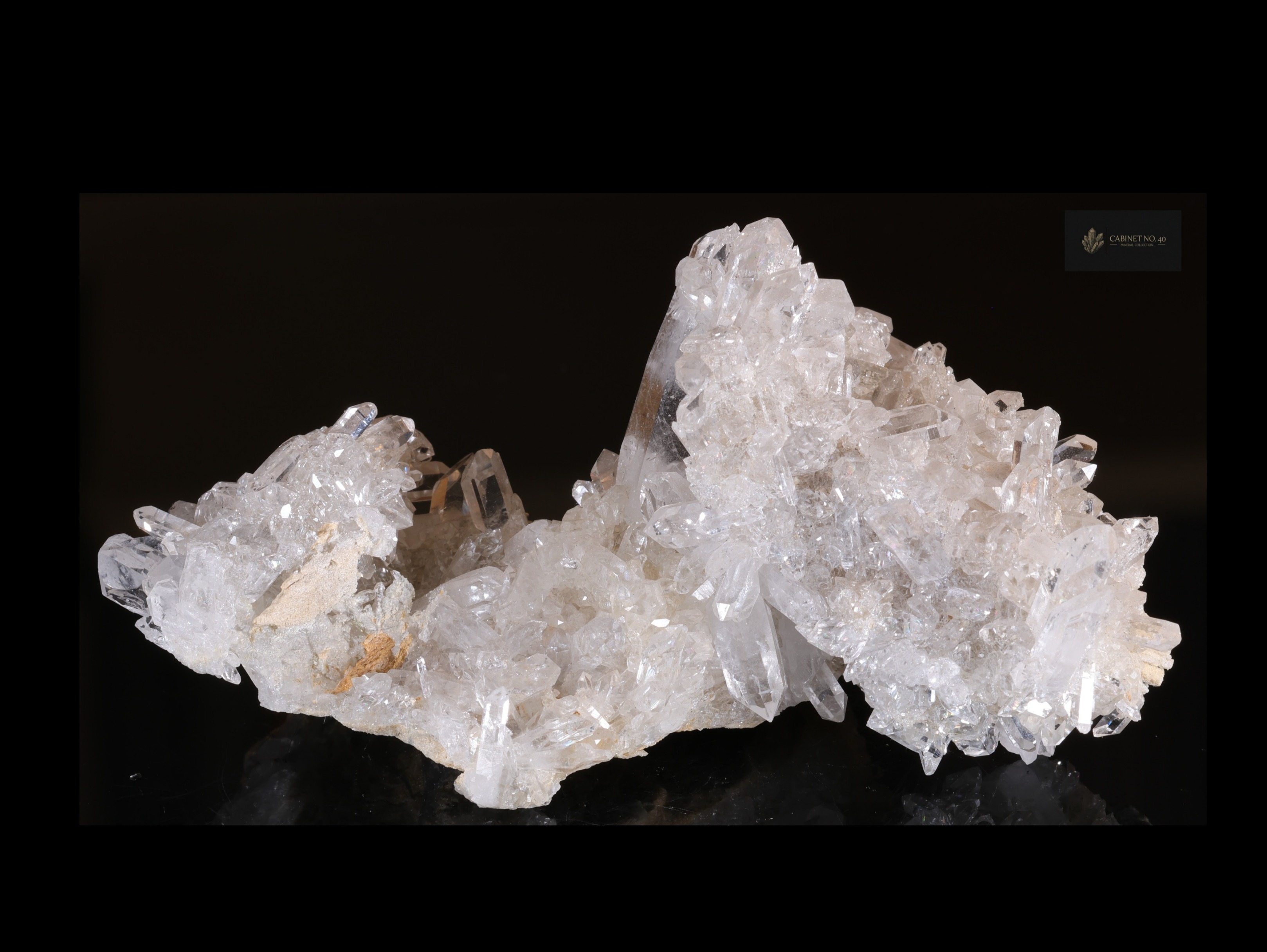 Cristales de cuarzo transparentes en matriz de Pakistán
