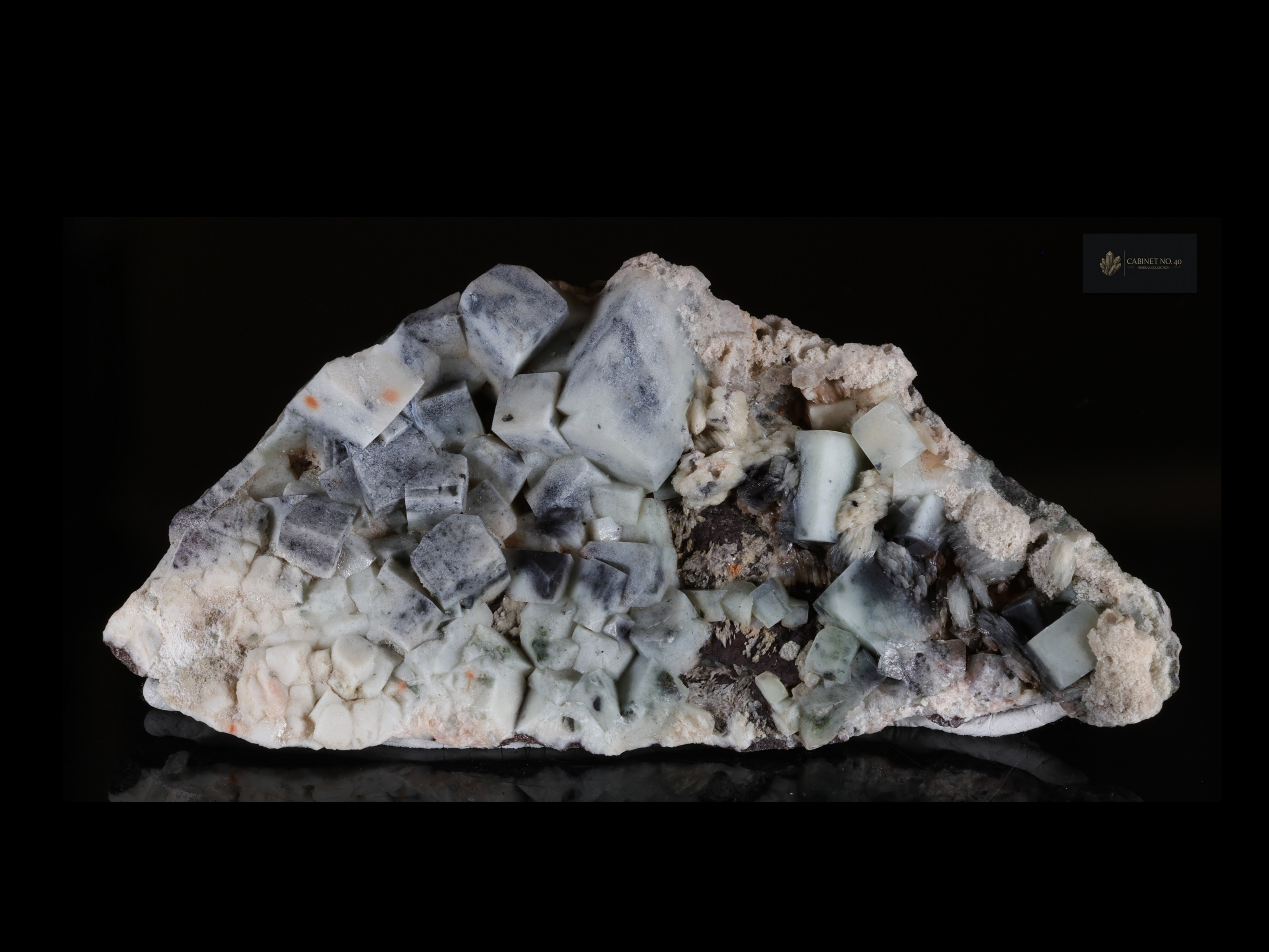 Bicolored Fluorapophyllite-(K) with Stilbite from India