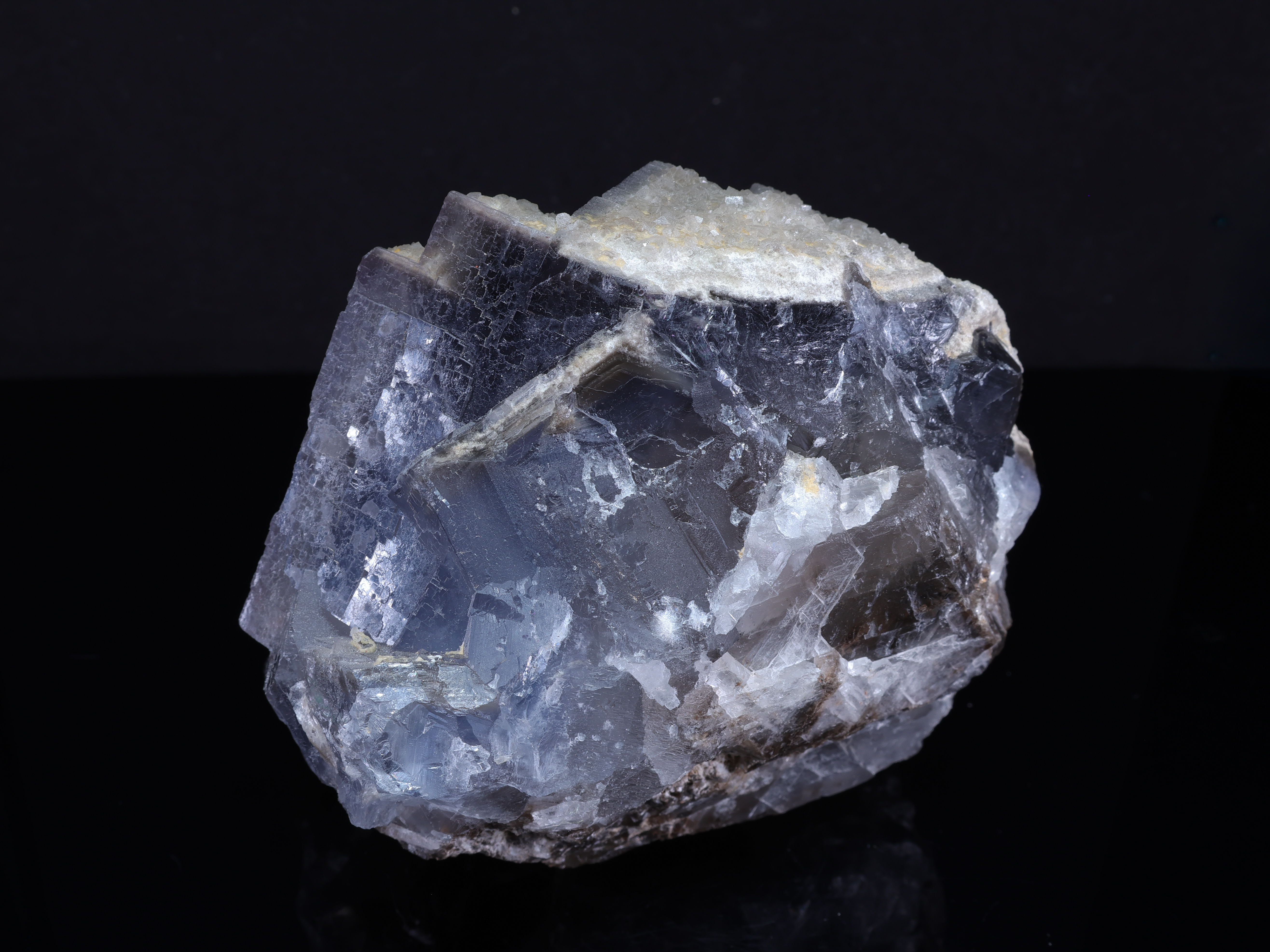 Fluorita gris-púrpura de Pakistán