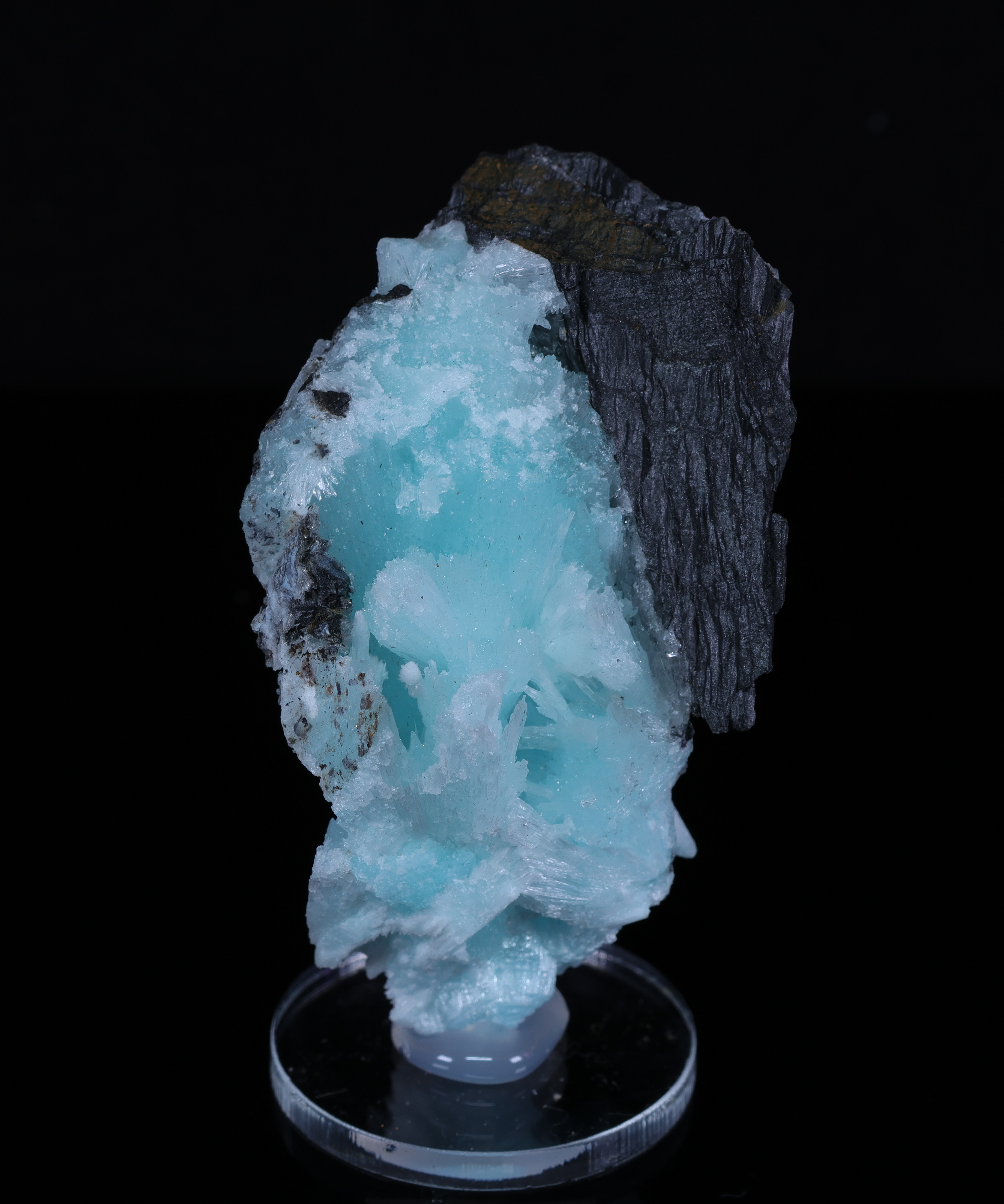 Aragonito azul sobre matriz de Yunnan en China