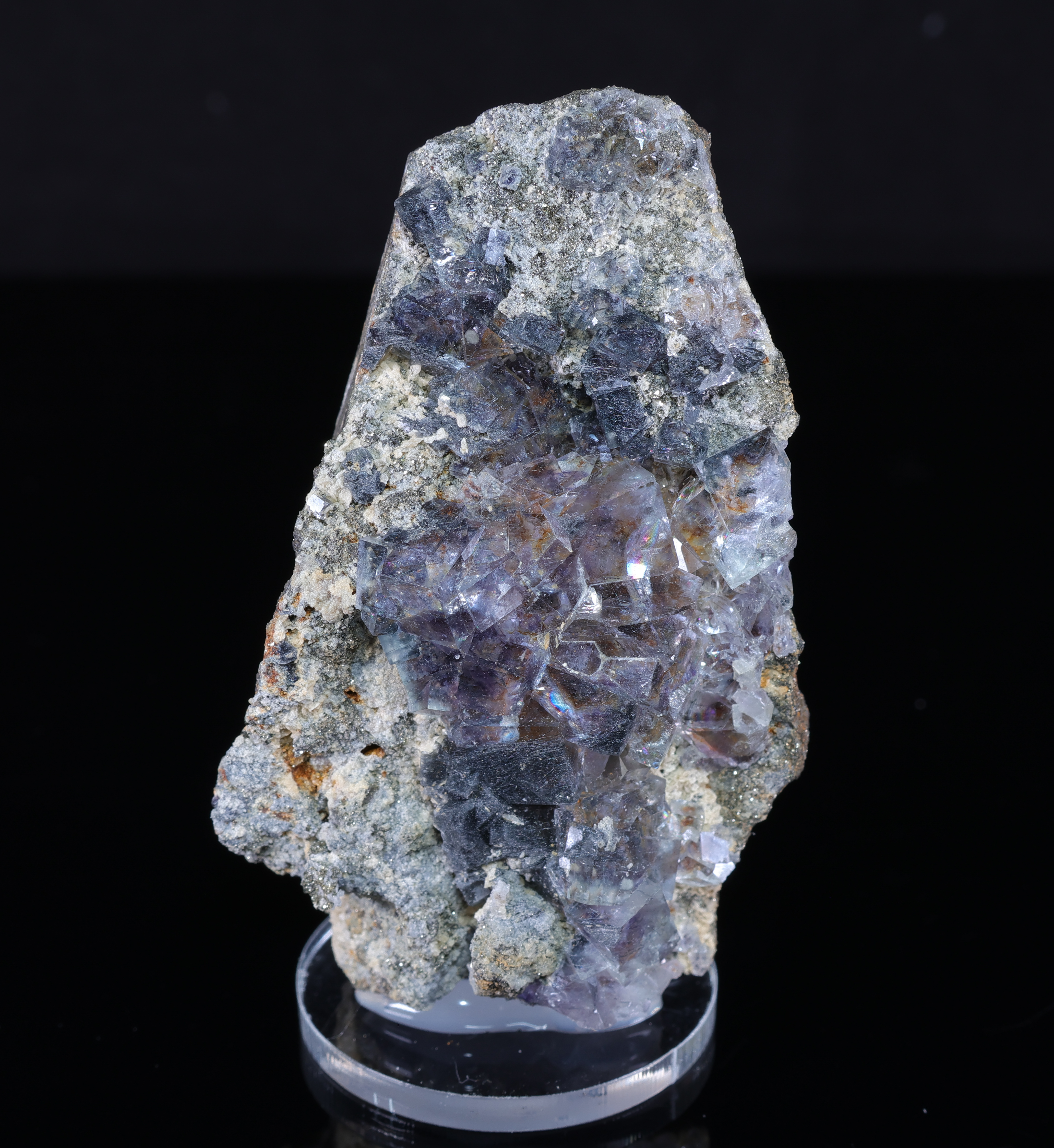 Fluorita con inclusiones de boulangeryt de la mina Yaugangxian