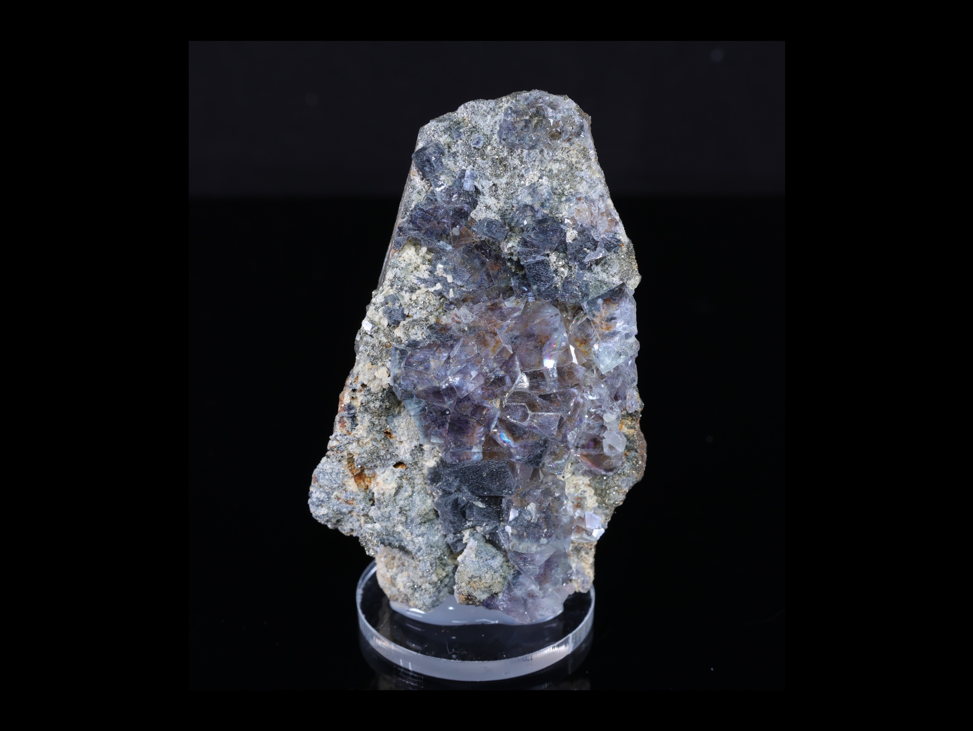 Fluorita con inclusiones de boulangeryt de la mina Yaugangxian