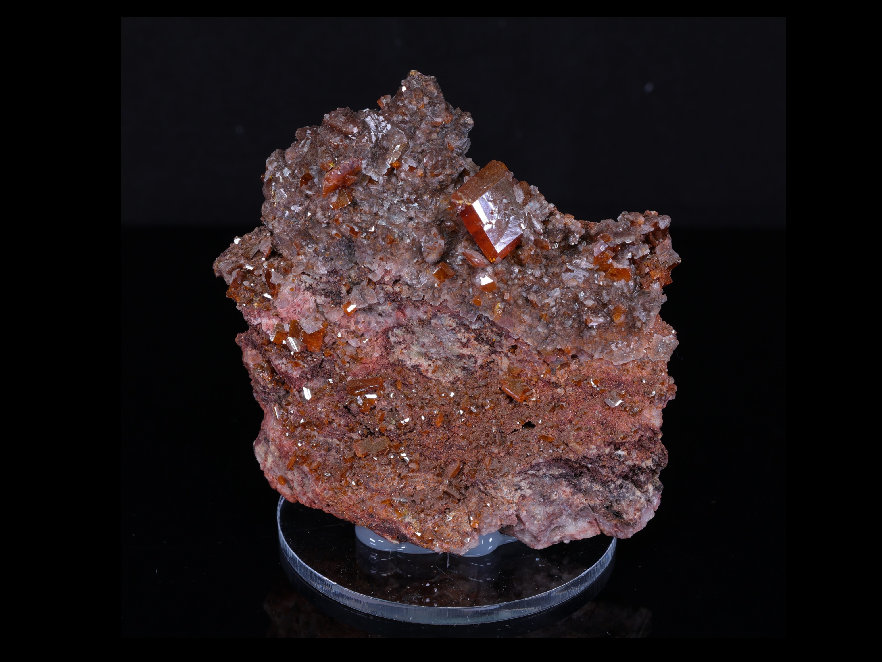 Czerwono-pomarańczowe kryształy wulfenitu z Red Cloud Mine