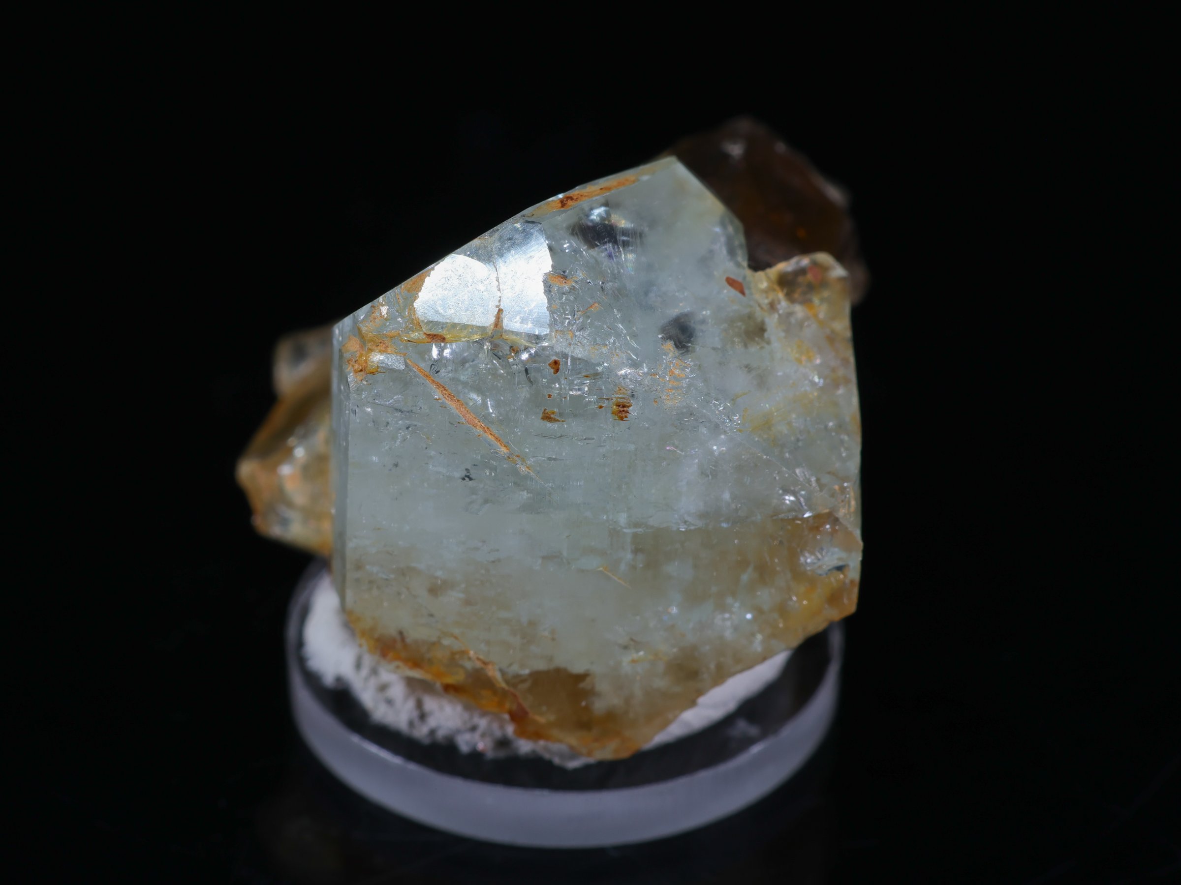 Topacio azul claro con cuarzo ahumado de Erongo en Namibia