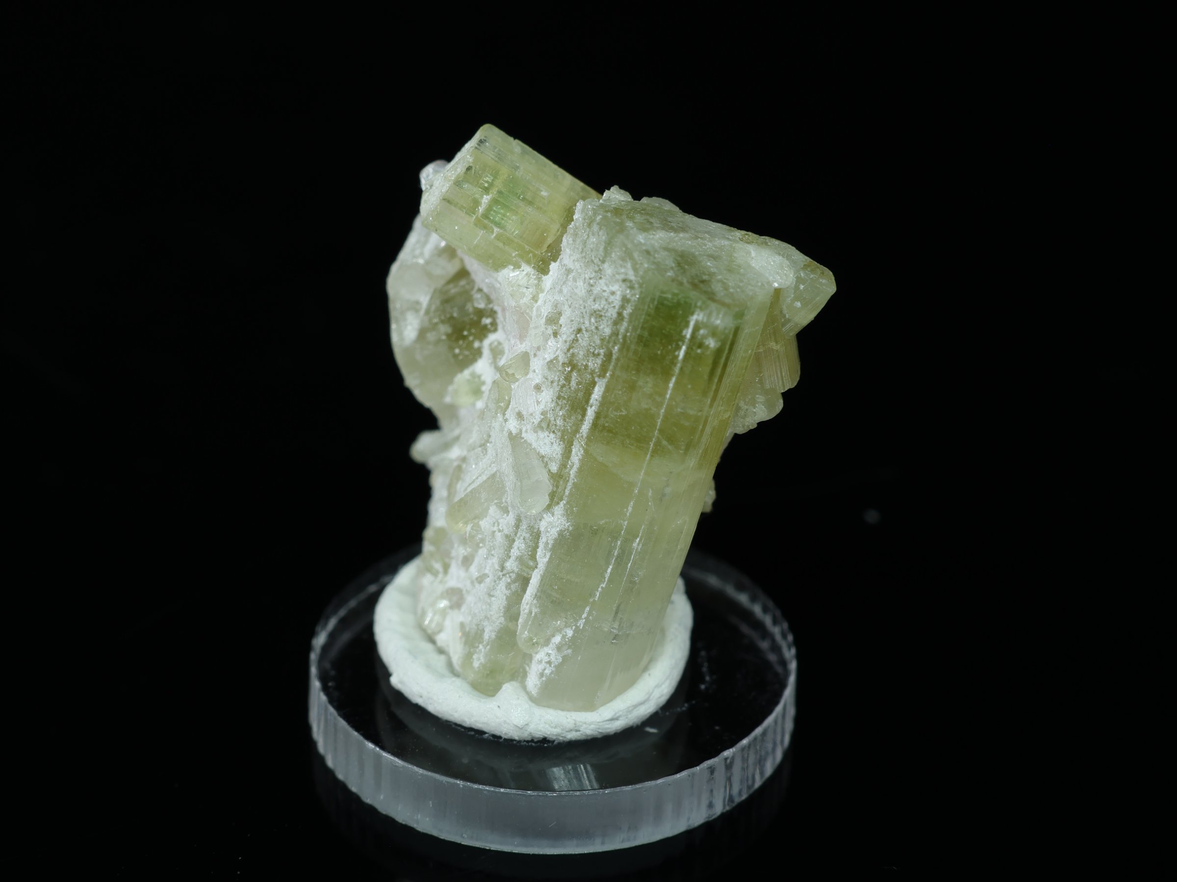 Cristal de turmalina verde claro de Afganistán - Afganistán
